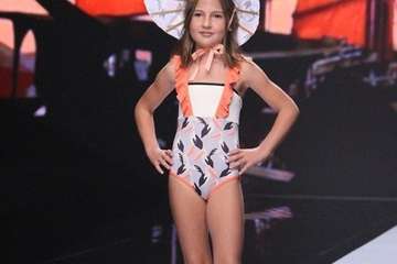 Las creaciones infantiles inundan de color y diversión la pasarela de la Semana de la Moda Baño (Foto TA)